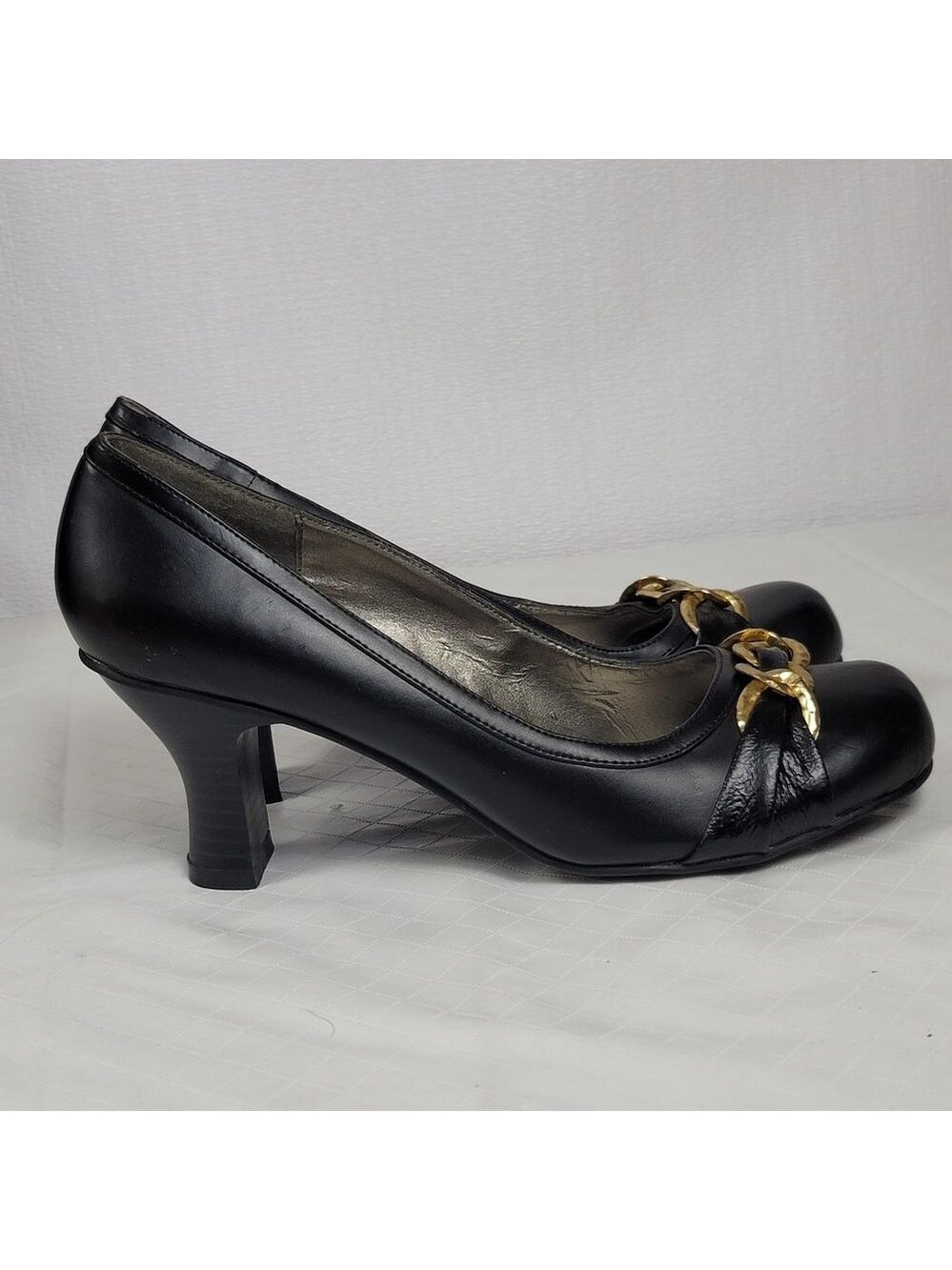 Candies Black Faux Leather Chunky Kitten Heels Pump With Gold Chain Bow Sz 8 M